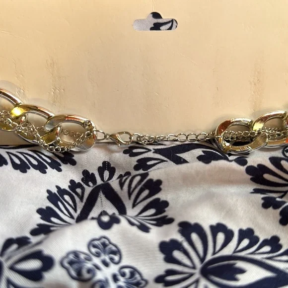 Chloe’s Accessory Silver Necklace in silver lead compliant - Picture 6 of 8